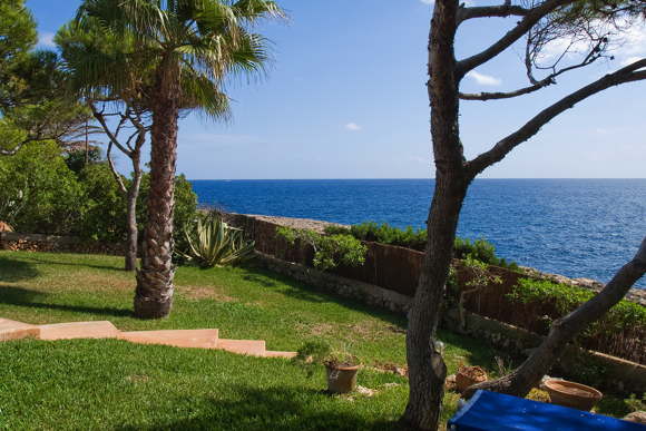 Ferienvilla direkt am Meer mit Privatpool Cala d'Or auf Mallorca mieten
 