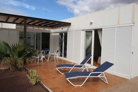 Ferienhaus Poolvilla mit Meerblick Lanzarote - DOMIZILE REISEN