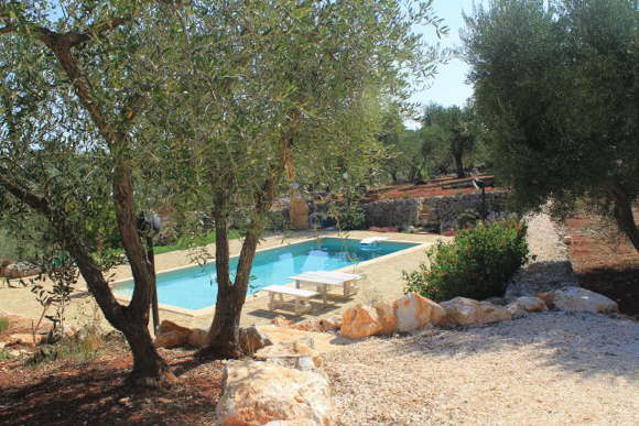 Rustikaler Trulli in Apulien als Ferienvilla mit Pool mieten