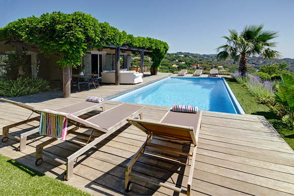 Ferienvilla mit beheizbarem Pool am Strand Côte d'Azur Frankreich