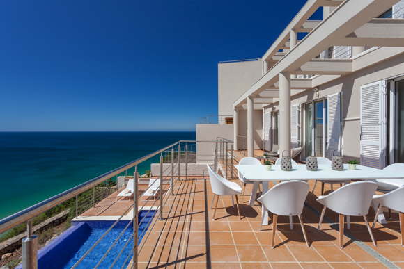 Stilvoll eingerichtete Ferienvilla mit Pool und traumhaften Meerblick an der Algarve