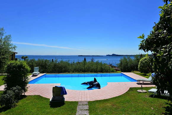 Ferienvilla mit Pool und Blick auf den Gardasee Italien mieten