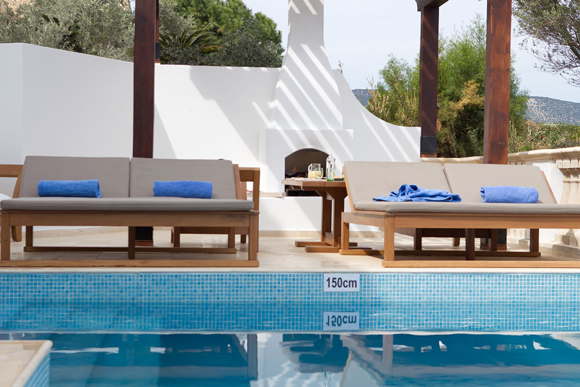 Luxus Ferienvilla Pool mit Service Zypern mieten Neo Chorio