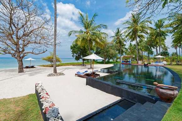 Luxusvilla-3 Pools-Tennis-Koch und Service-Indonesien Lombok-Sira Beach Tanjung