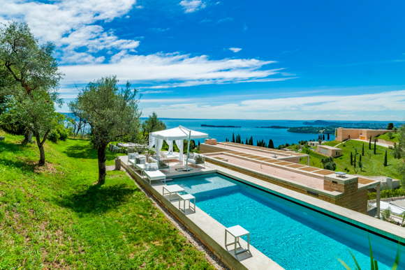 Luxusvilla in 5 Sterne Resort mit Pool und Service-Italien-Gardasee-Gardone Riviera